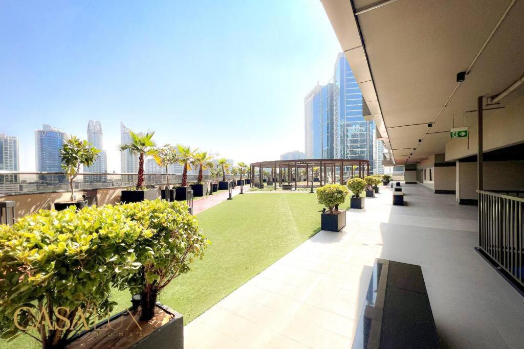 Lovely Big Studio W/ Burj Khalifa View In Downtown Dubai Buitenkant foto